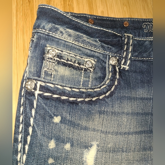 Miss Me Boyfriend Distressed Capri Jeans Size 29 - Picture 5 of 14